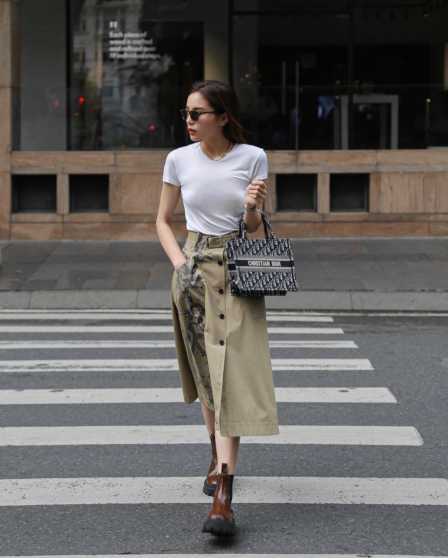 10 cách mặc chân váy dài trẻ trung như mỹ nhân Việt-2