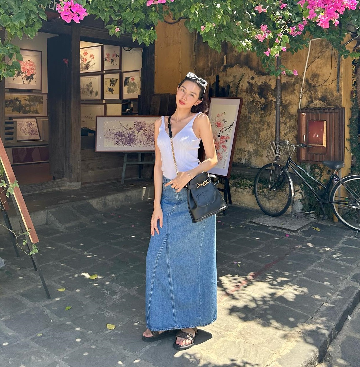 10 cách mặc chân váy dài trẻ trung như mỹ nhân Việt-8