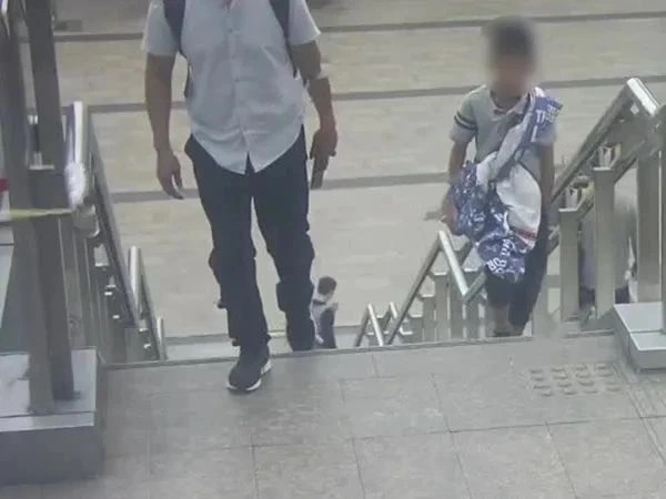 Cãi nhau với cha mẹ, cậu bé 11 tuổi có hành động được khen dũng cảm, nhiều người lại lo sợ vô cùng-2