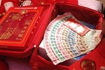 Liên tục tổ chức đám cưới cho con trai để nhận quà, giám đốc bị bắt