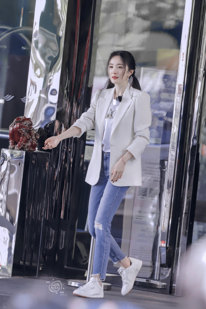 Học Dương Mịch vài chiêu lên đồ hack chiều cao với blazer dáng cơ bản-5