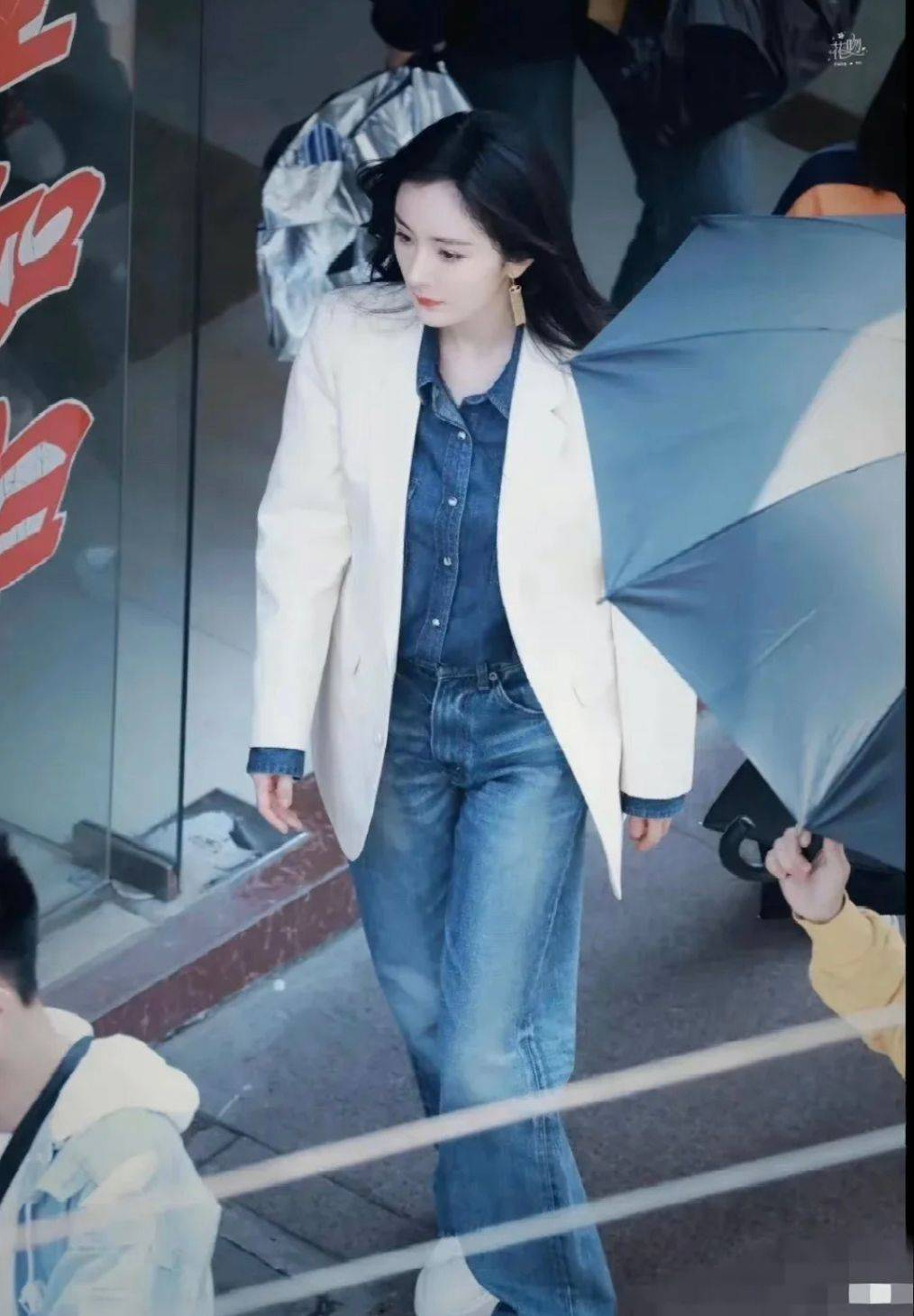 Học Dương Mịch vài chiêu lên đồ hack chiều cao với blazer dáng cơ bản-4