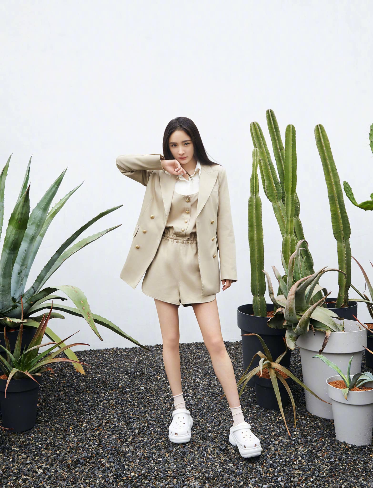 Học Dương Mịch vài chiêu lên đồ hack chiều cao với blazer dáng cơ bản-11