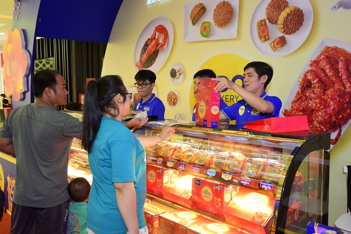 Bánh trung thu mua 1 thành 4 có thật như quảng cáo?-4