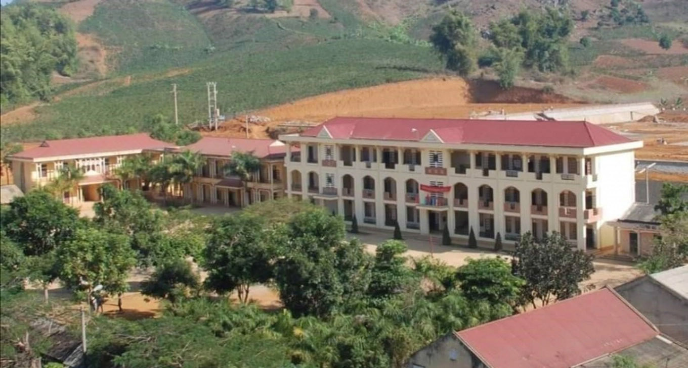 Tạm giữ nhân viên nhà bếp nghi bỏ độc vào thức ăn của học sinh ở Sơn La-1