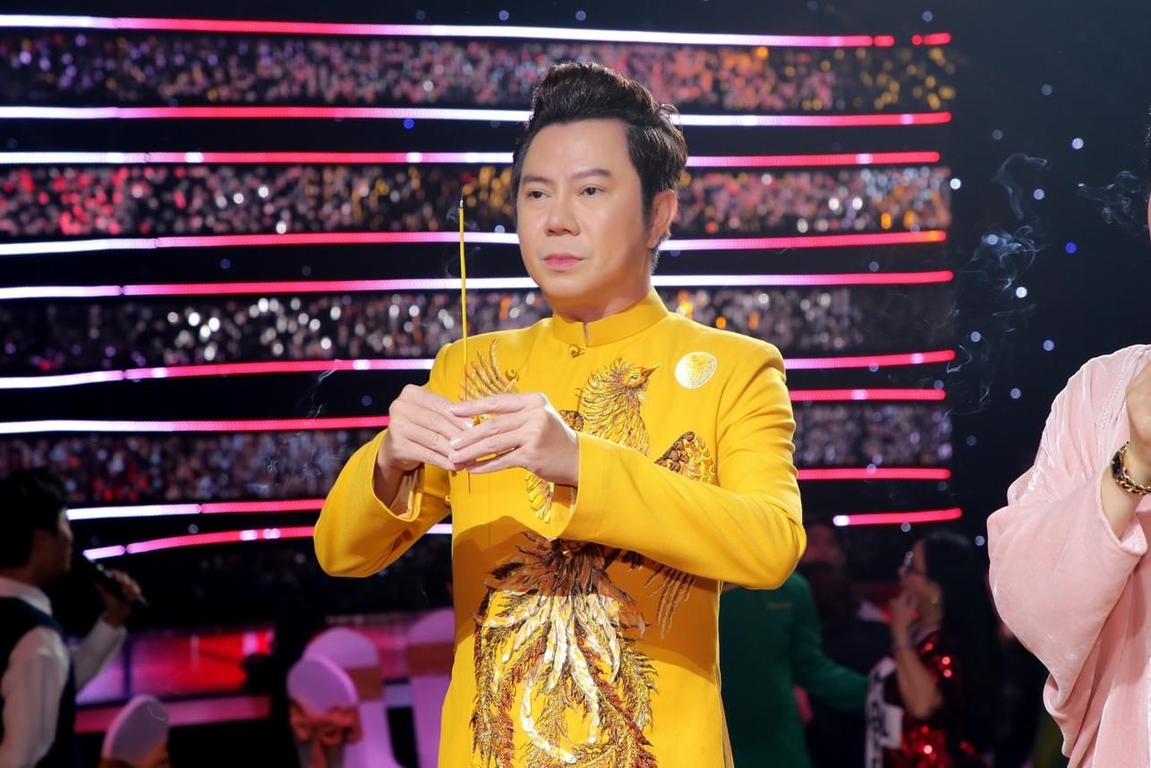 Giỗ Tổ sân khấu 2023: Hoài Lâm gặp lại cha nuôi Hoài Linh-10