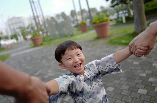 Cha mẹ áp dụng 3 phương pháp đơn giản này từ sớm, con lớn lên thông minh hơn hẳn bạn bè cùng trang lứa-1