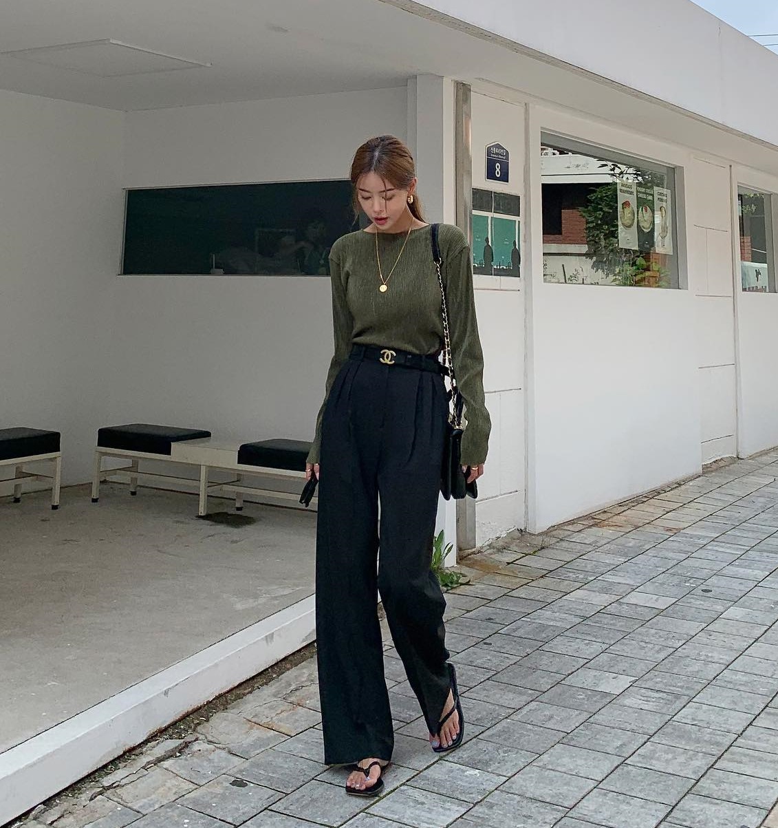 4 kiểu quần đen nên sắm để mặc đẹp trong mọi hoàn cảnh-3