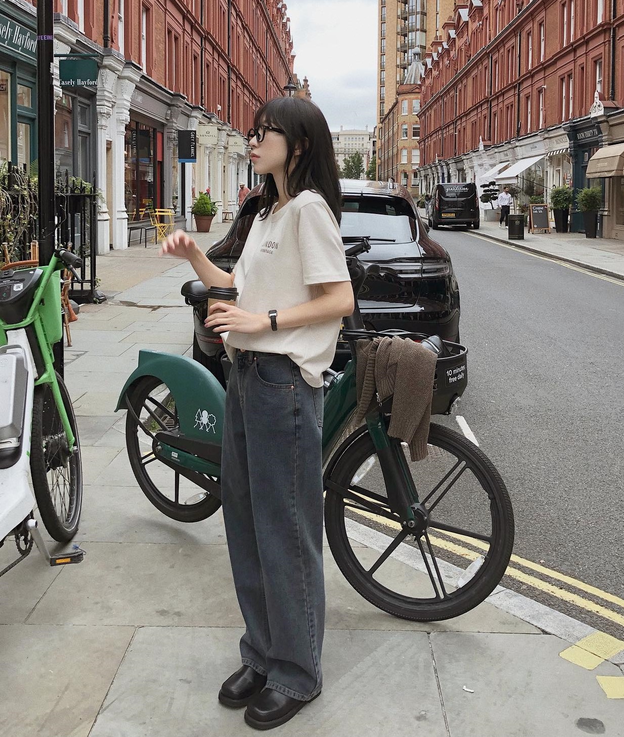 4 kiểu quần đen nên sắm để mặc đẹp trong mọi hoàn cảnh-9