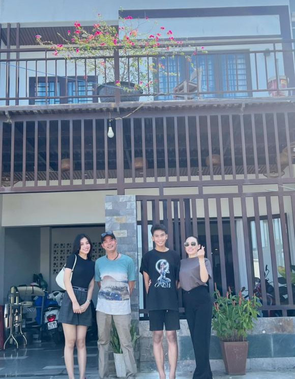 Nhà khang trang rộng rãi ở mặt phố của gia đình Hoa hậu Tiểu Vy-7