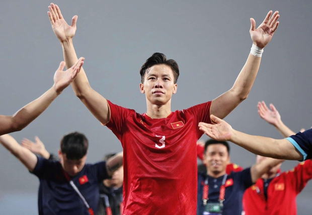 Đi xem thi sắc đẹp, cầu thủ bỗng cưới được Hoa khôi: Giờ ở nhà lầu, tậu Porsche 3 tỷ đồng-7