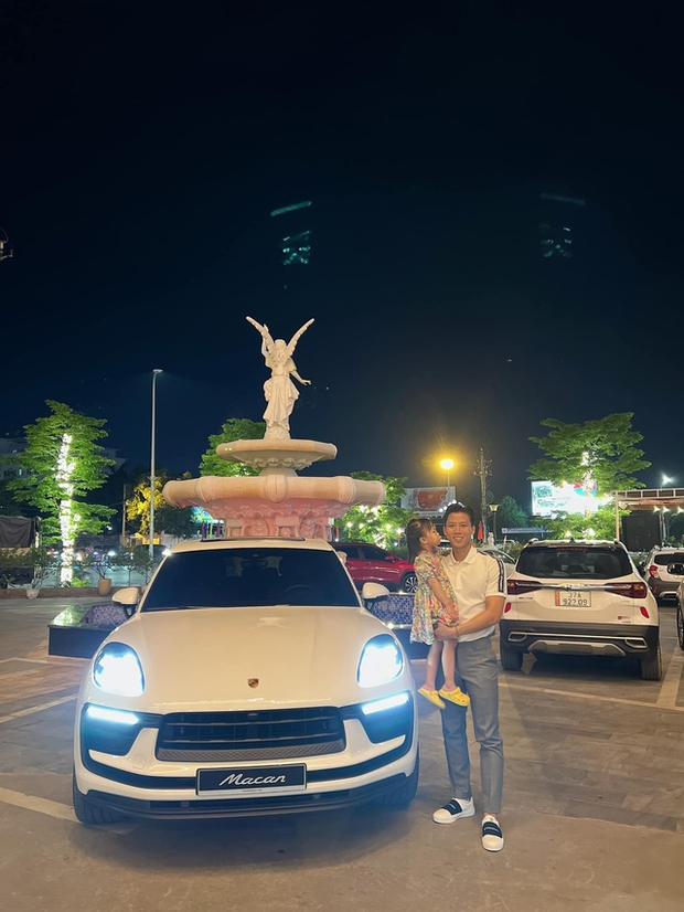 Đi xem thi sắc đẹp, cầu thủ bỗng cưới được Hoa khôi: Giờ ở nhà lầu, tậu Porsche 3 tỷ đồng-12