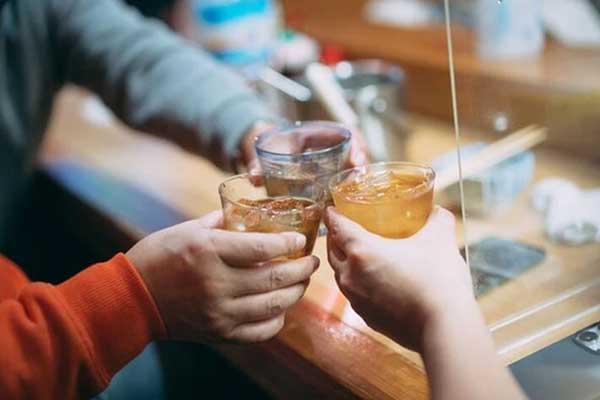 Nhân viên tử vong vì thi uống rượu, công ty Trung Quốc giải thể-2