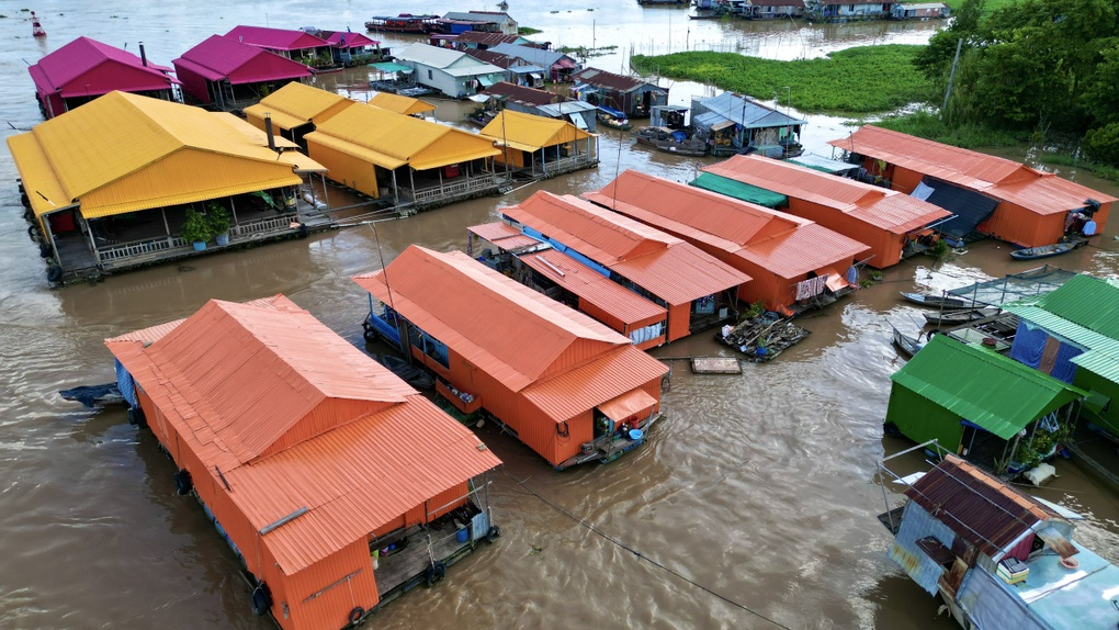 Ngắm hàng trăm chiếc bè rực rỡ trên sông độc nhất miền Tây-2