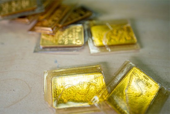 Giá vàng hôm nay 27/9/2023: Vàng thế giới lao dốc, SJC giảm từ đỉnh lịch sử