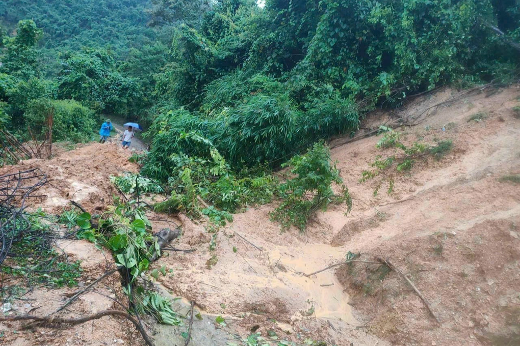 Nước cuồn cuộn đổ về nơi từng xảy ra lũ quét lịch sử-4