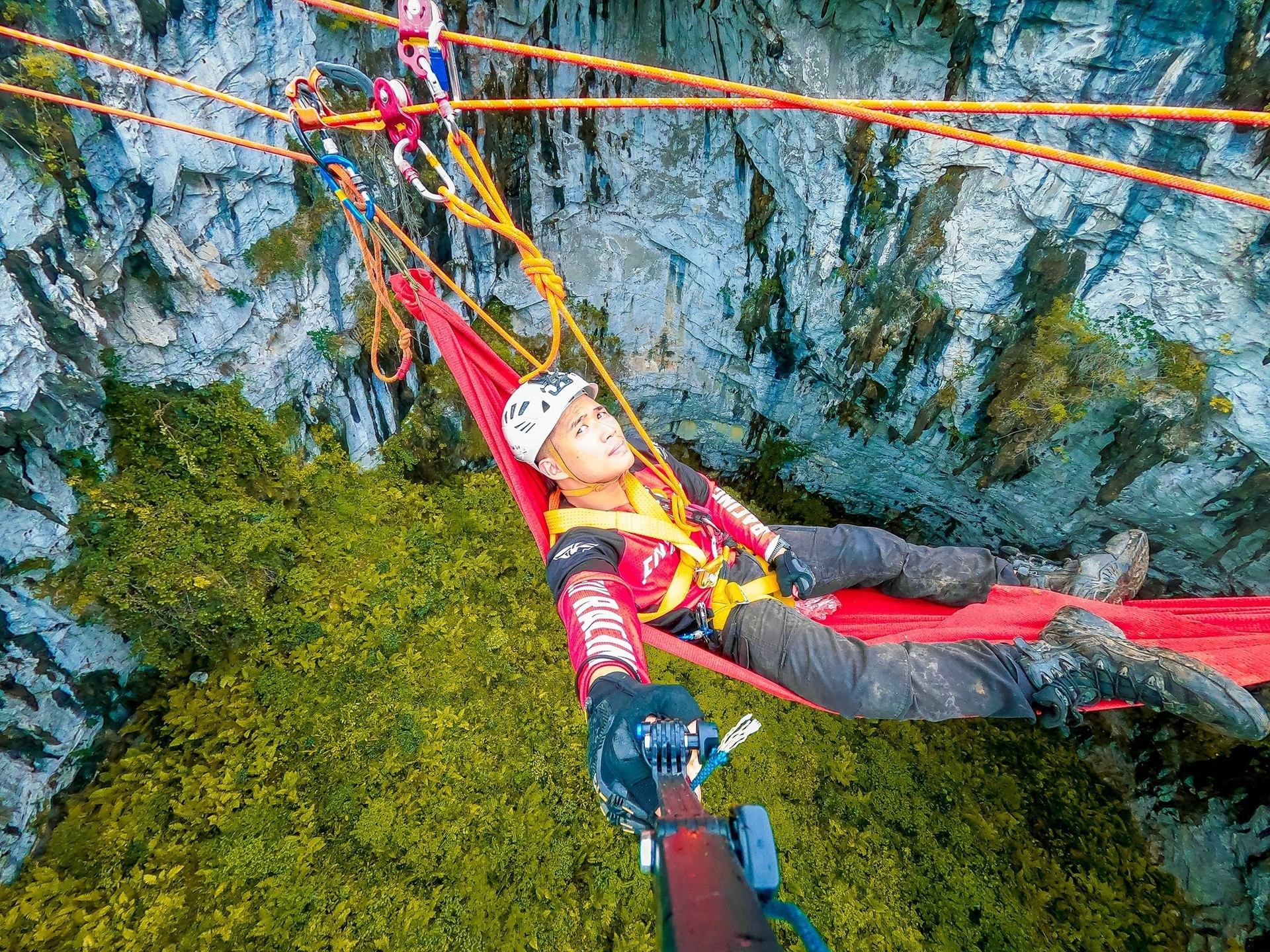 Khung cảnh bên trong hố sụt tử thần độc nhất ở Hà Giang-7