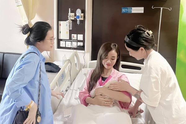 Xôn xao clip Hoài Lâm gặp lại vợ cũ, trao nhau cái ôm và ánh mắt đầy tình cảm?-5