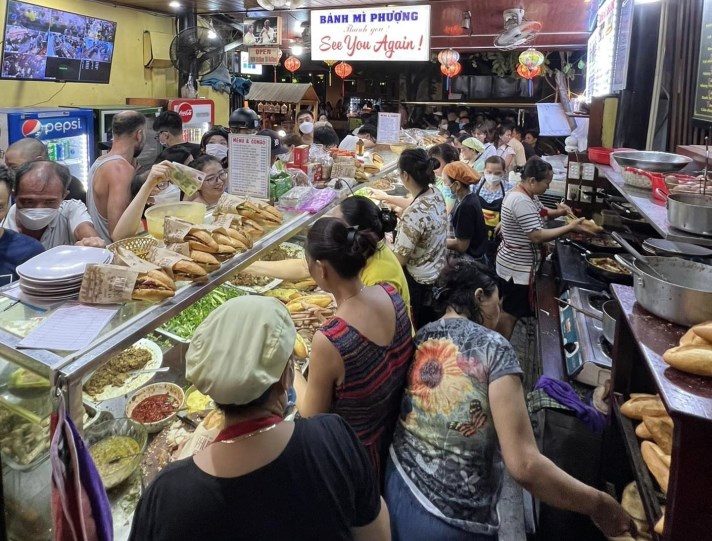 Cơ sở bánh mì Phượng tại Hội An sẽ bị đình chỉ hoạt động-2