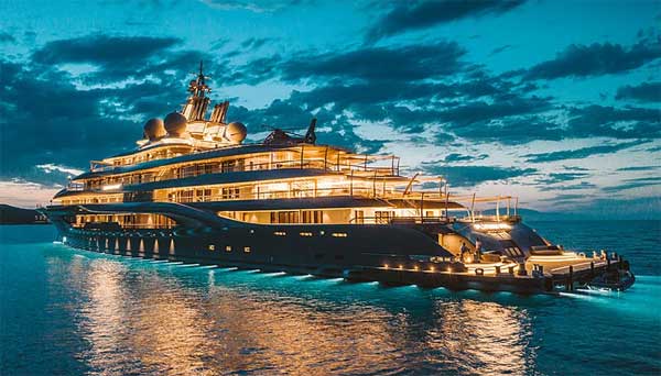 Nhân viên vén màn cuộc sống của giới thượng lưu trên siêu du thuyền và nỗi lo của người giàu-1