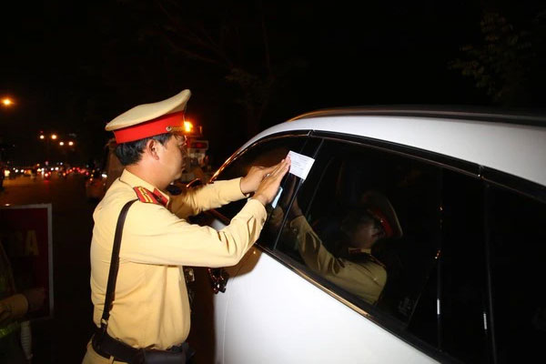 Hà Nội: Một trưởng công an phường bị phát hiện vi phạm nồng độ cồn ở mức kịch khung-1