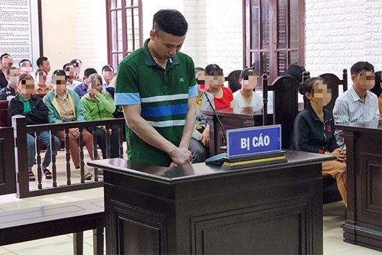 Lời xin lỗi muộn màng của thầy giáo dùng dao đâm chết bố vợ