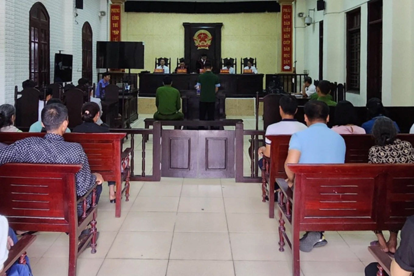 Lời xin lỗi muộn màng của thầy giáo dùng dao đâm chết bố vợ-1