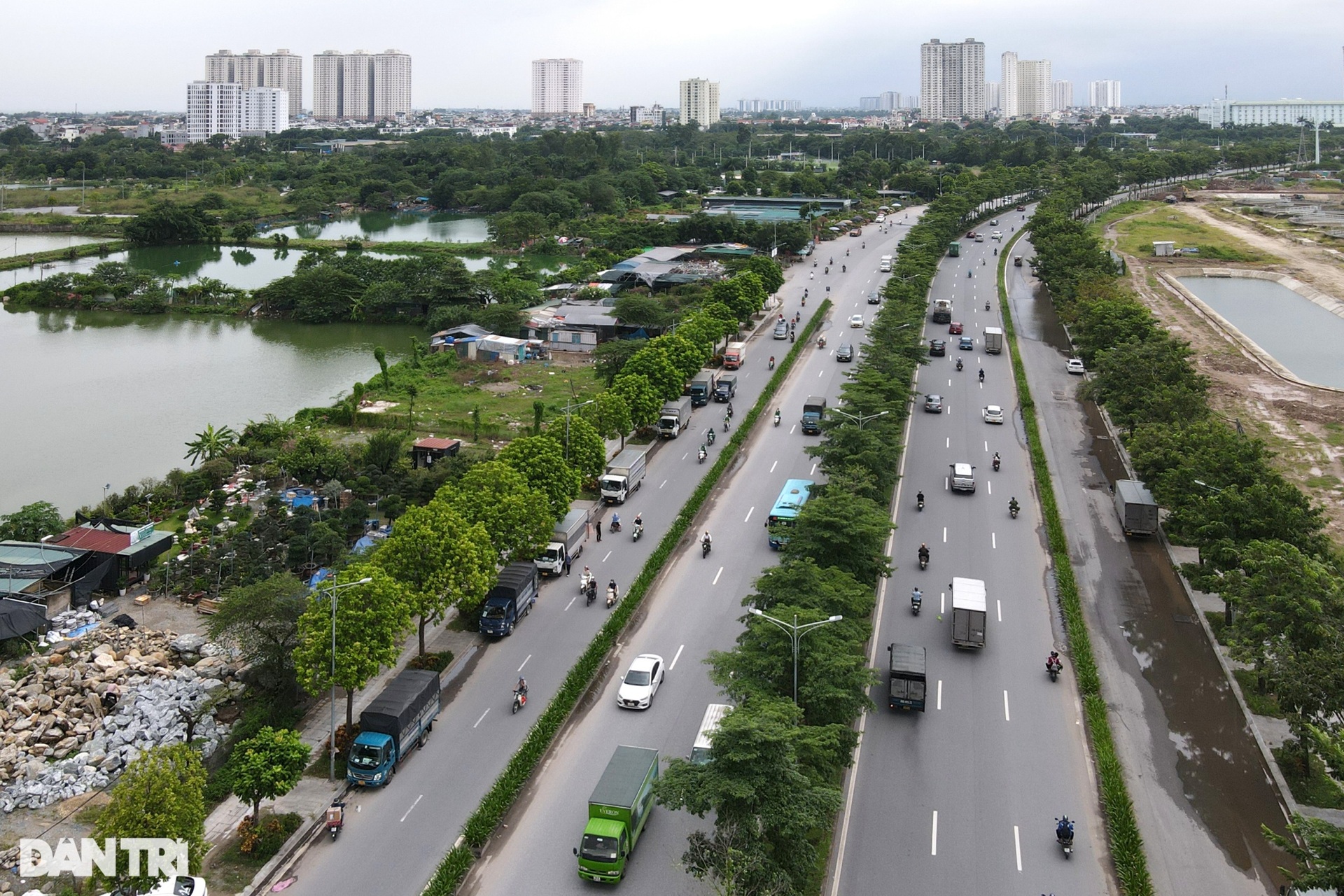Đại lộ nghìn tỷ ở Hà Nội biến thành bến xe tải-2