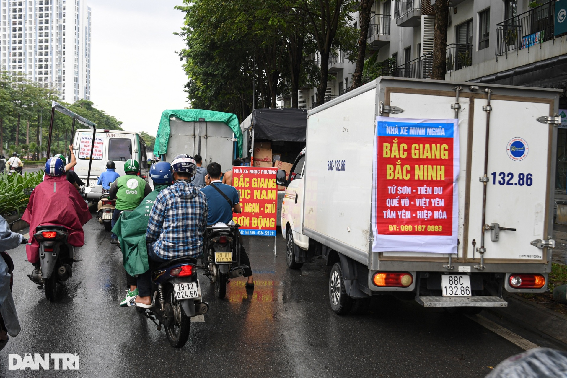 Đại lộ nghìn tỷ ở Hà Nội biến thành bến xe tải-11