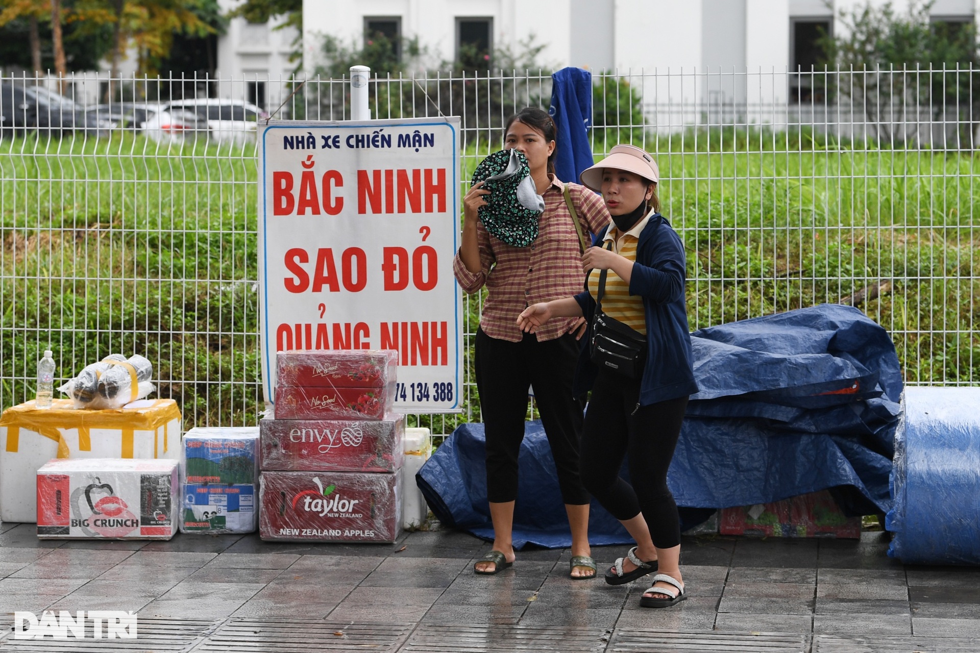 Đại lộ nghìn tỷ ở Hà Nội biến thành bến xe tải-7