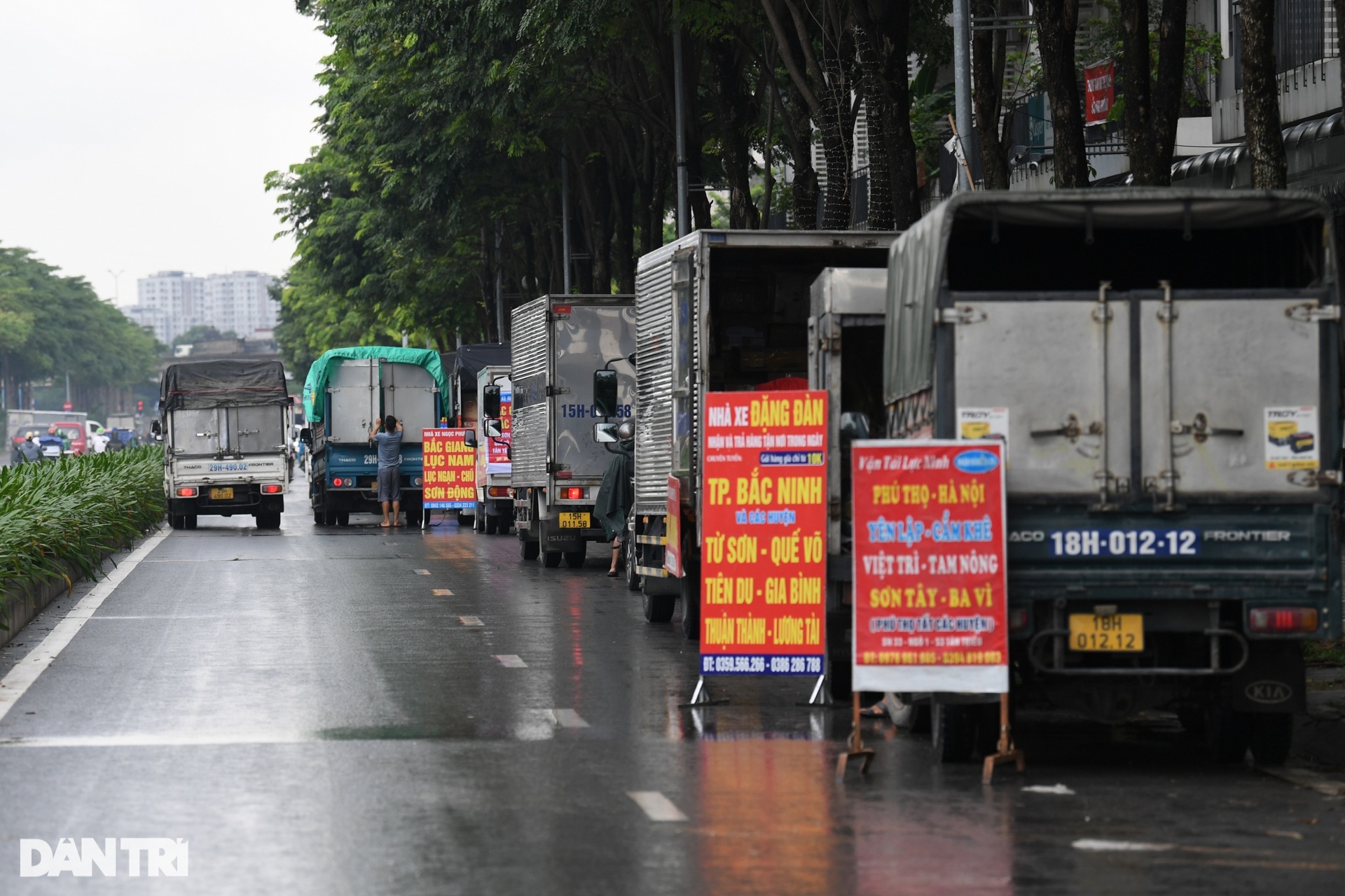 Đại lộ nghìn tỷ ở Hà Nội biến thành bến xe tải-10