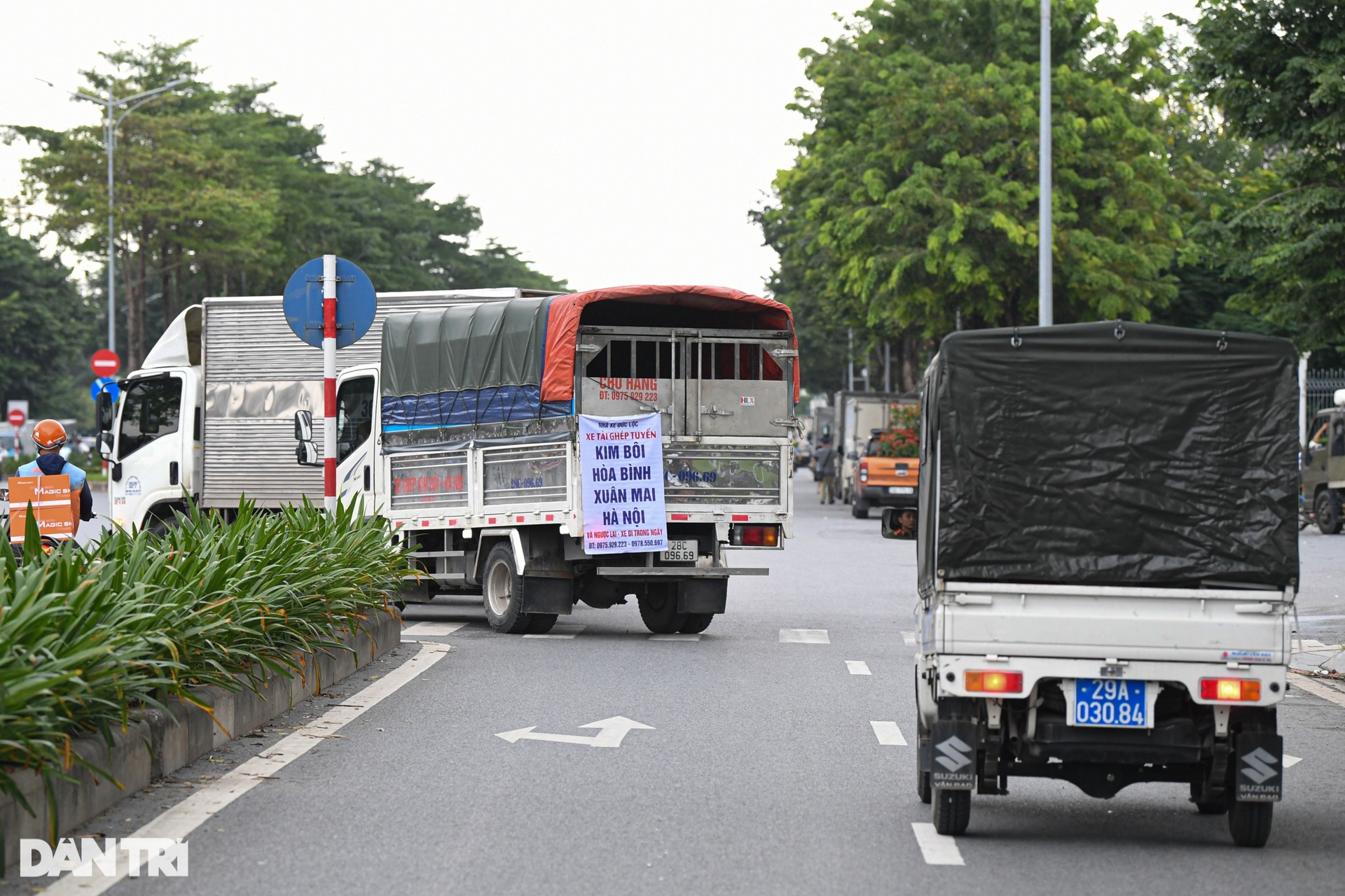Đại lộ nghìn tỷ ở Hà Nội biến thành bến xe tải-13