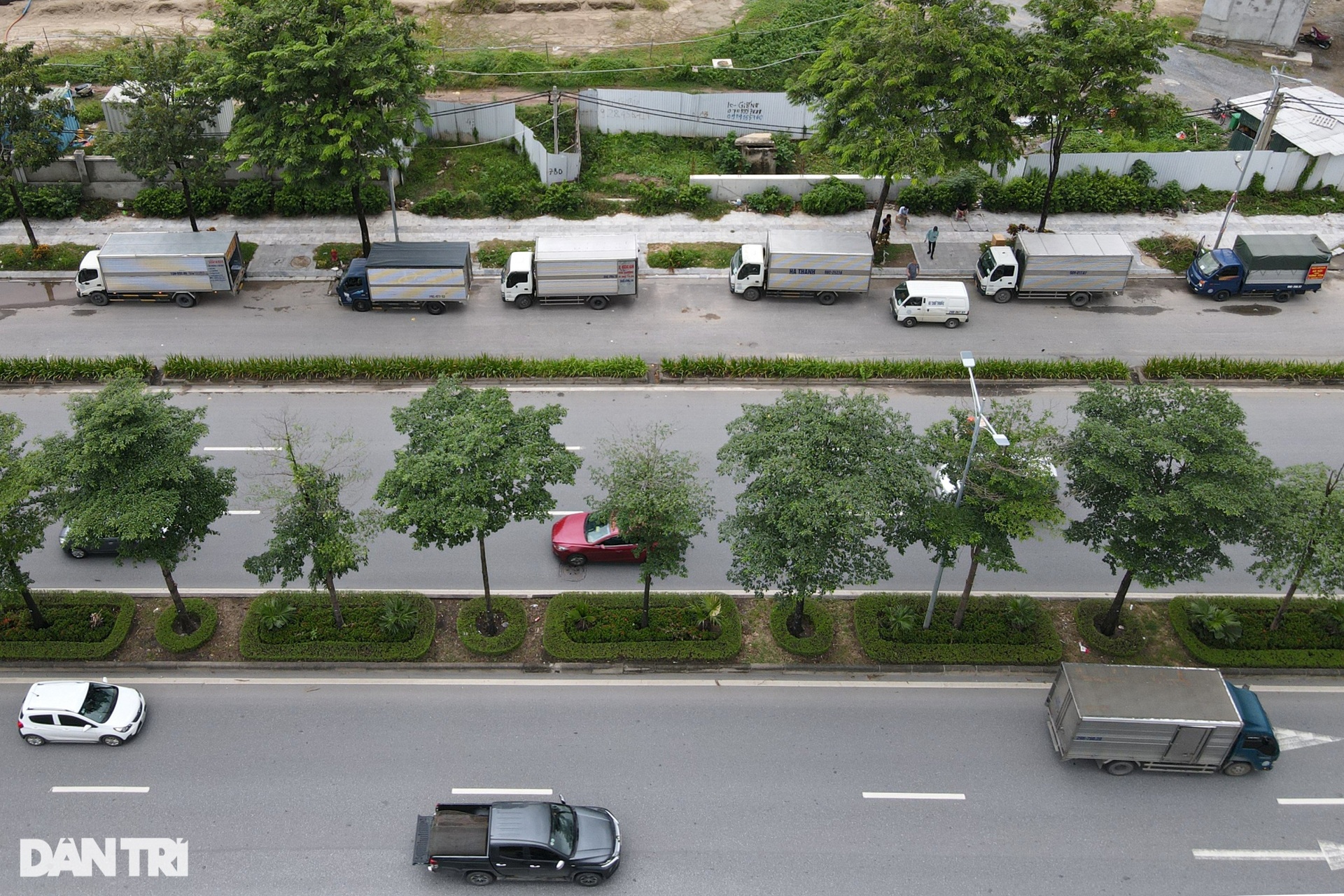 Đại lộ nghìn tỷ ở Hà Nội biến thành bến xe tải-14