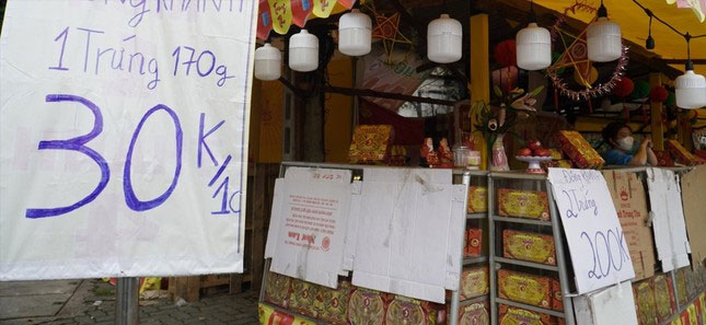 Bánh trung thu xả hàng trước giờ G: Băn khoăn chất lượng với bánh khuyến mãi-1