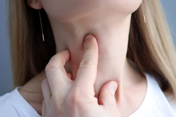 Thời điểm phụ nữ có nguy cơ mắc K tuyến giáp cao nhất trong đời, BS khuyên nên thận trọng tầm soát-3
