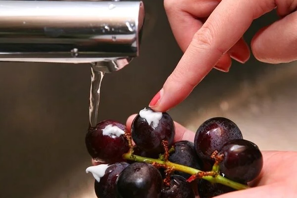 Khi bật máy hút mùi nên đóng hay mở cửa bếp?-3