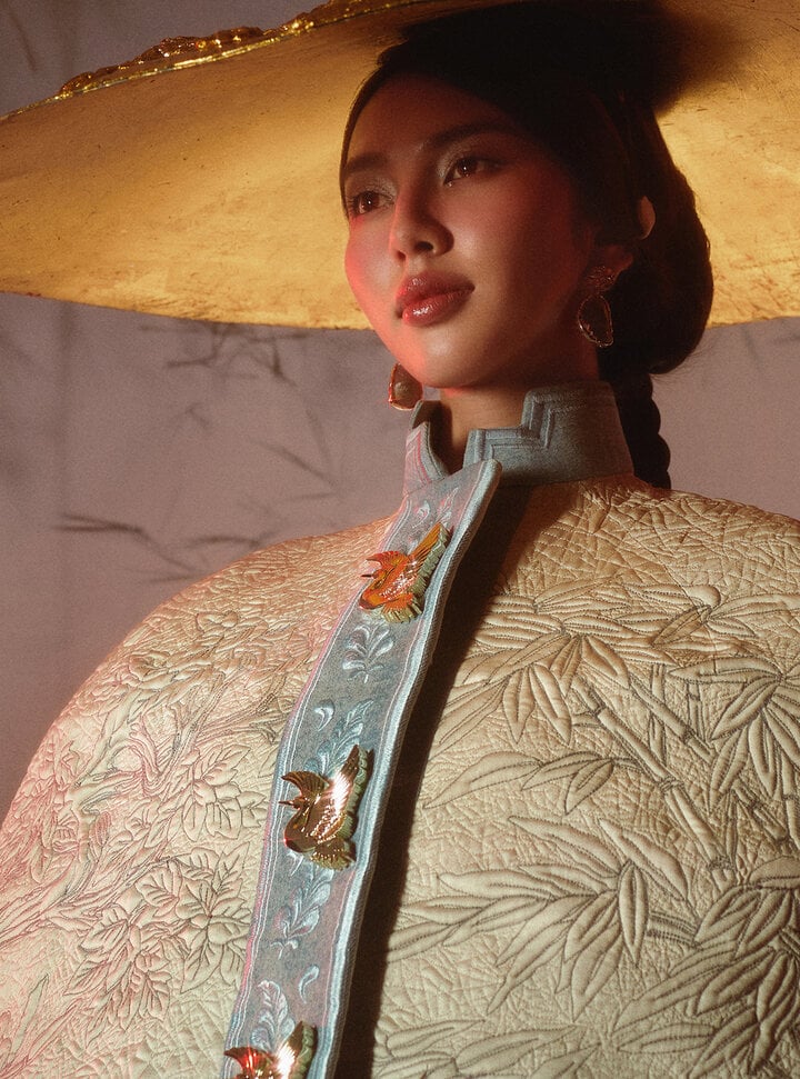 Hoa hậu Thùy Tiên đẹp ma mị trong bộ ảnh đón Trung thu-8