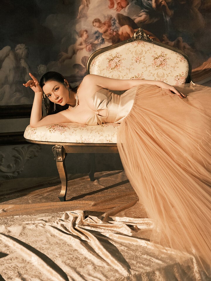 Lý Nhã Kỳ khoe nhan sắc bên mẹ ruột và hai chị gái-7