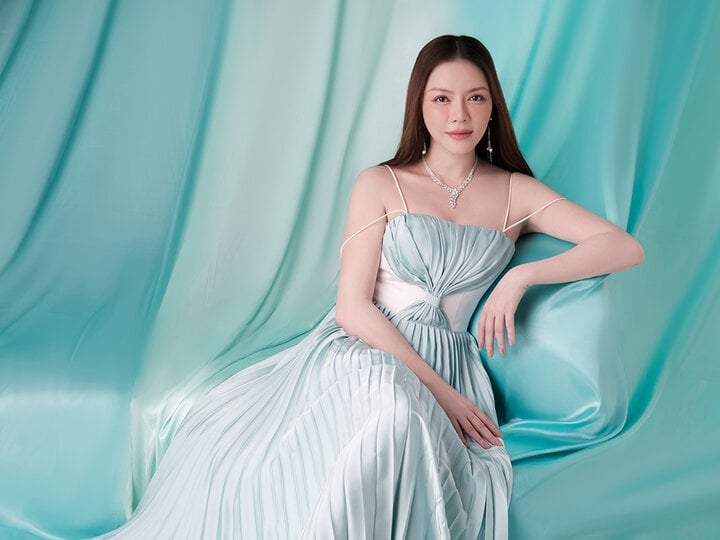 Lý Nhã Kỳ khoe nhan sắc bên mẹ ruột và hai chị gái-9