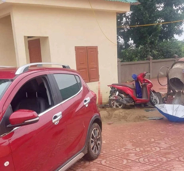 Nữ giáo viên lùi xe ôtô trước cổng trường tông học sinh lớp 6 tử vong-1