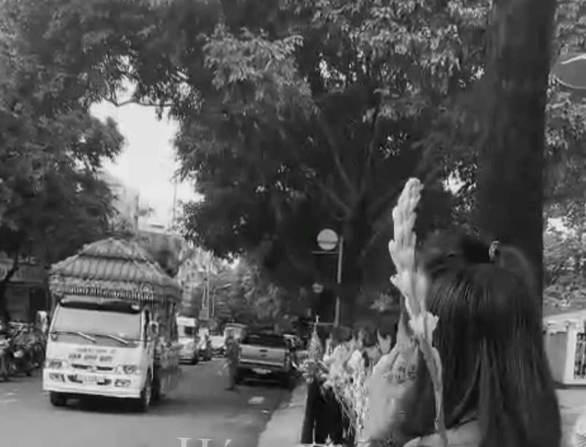 Nghẹn lòng trước xe tang chở nữ sinh lớp 9 qua trường tiễn biệt lần cuối!-1