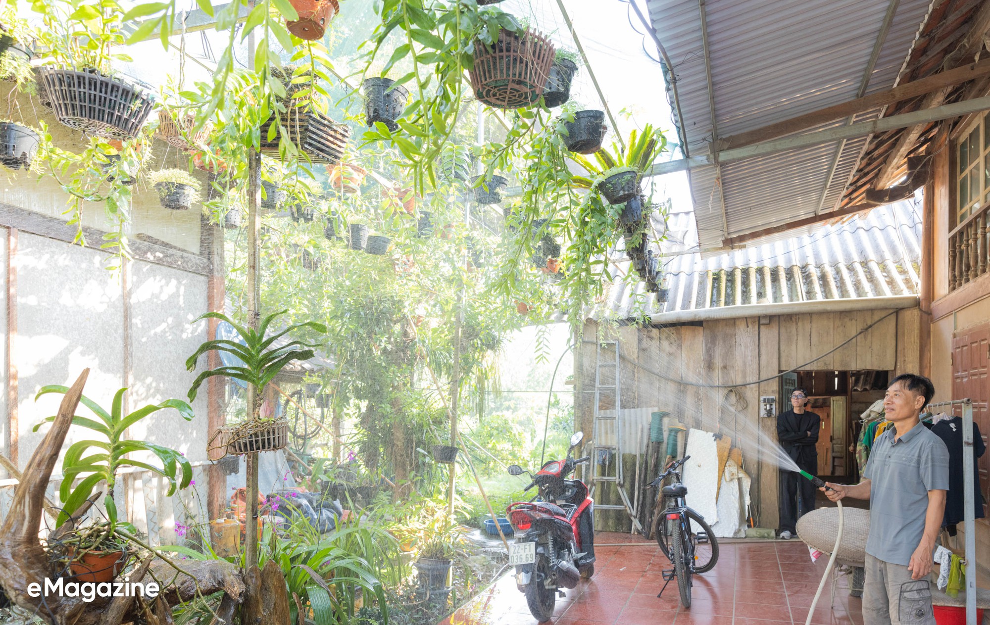 Về quê cùng người miền núi chất Double2T: Lần đầu đem tiền cho mẹ, mang cúp tặng cha và hát trước hàng nghìn người!-7