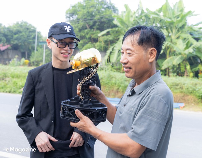 Về quê cùng người miền núi chất Double2T: Lần đầu đem tiền cho mẹ, mang cúp tặng cha và hát trước hàng nghìn người!-26