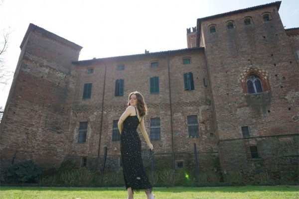 Cuộc sống không như mơ của cô nàng tiểu thư lớn lên trong lâu đài 900 tuổi: Đẹp nhưng phiền vô cùng-3