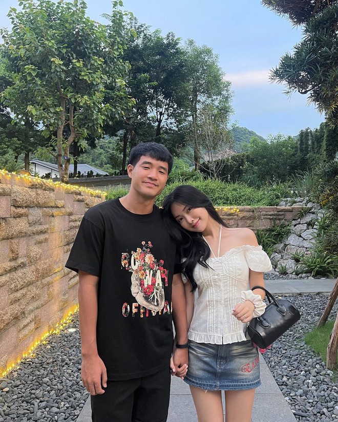 Tài sản đáng nể và cuộc sống hôn nhân hiện tại của cầu thủ trẻ tổ chức lễ cưới xa hoa với hot girl mạng-11