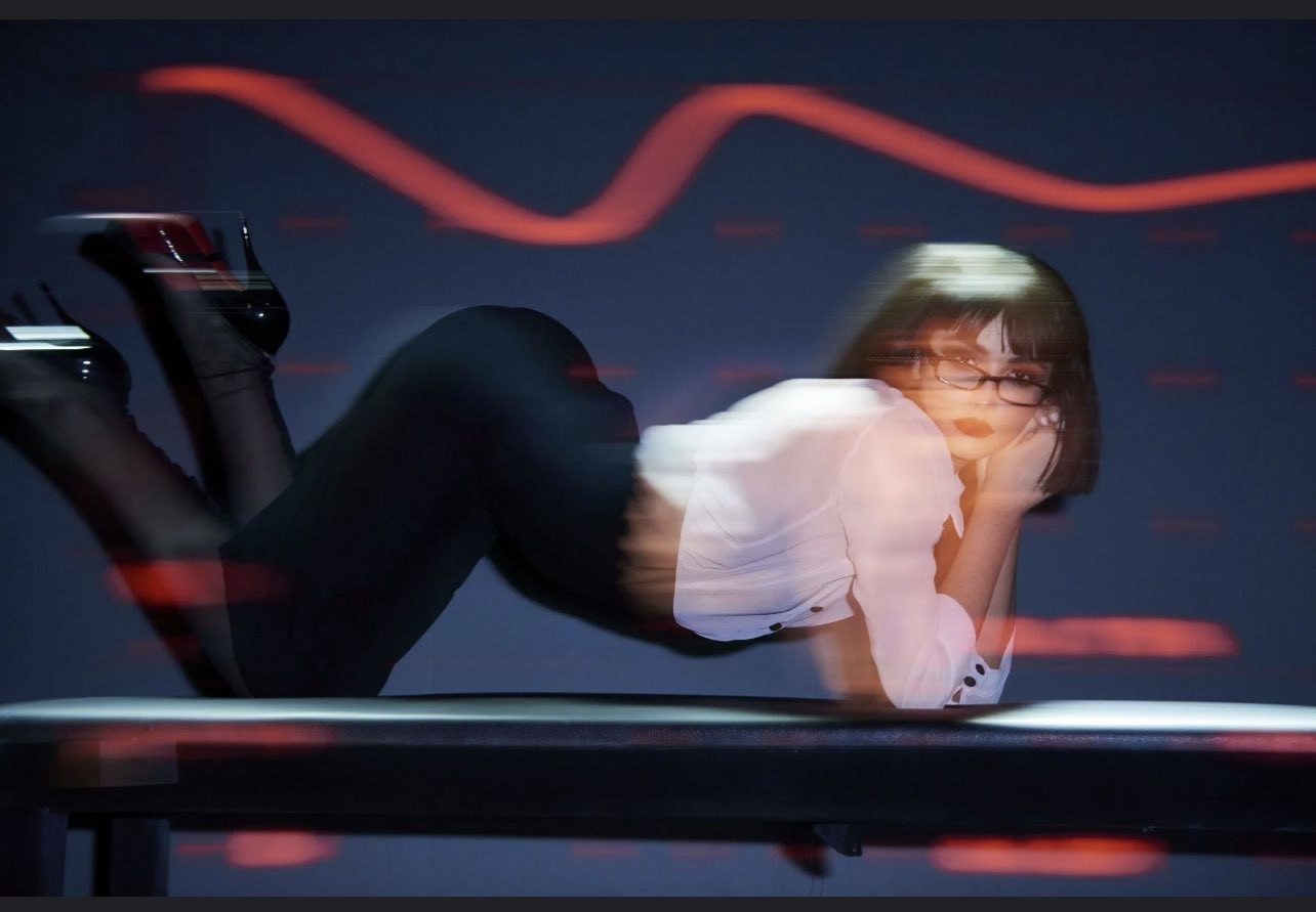 Lisa nhóm BlackPink cởi đồ, ném quần áo vào khán giả ở hộp đêm-1