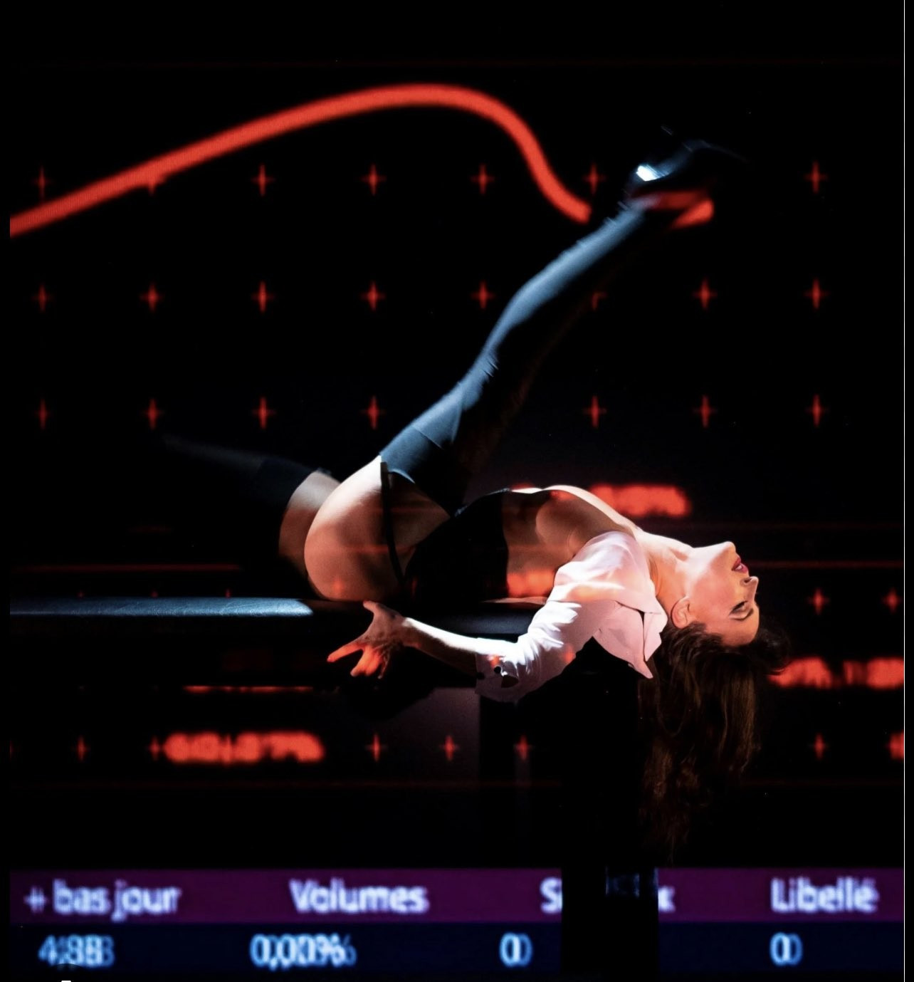 Lisa nhóm BlackPink cởi đồ, ném quần áo vào khán giả ở hộp đêm-2