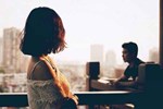Chồng tiếc tiền cho vợ sinh con bệnh viện 'xịn' nhưng không tiếc tiền đi nhậu