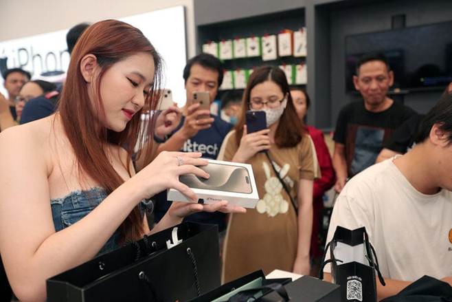 iPhone 15 đến tay người Việt trong đêm-3