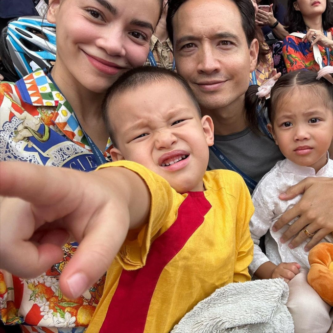 Khoảnh khắc tấu hề” của Lisa - Leon nhà Hồ Ngọc Hà khi đón Tết Trung thu cùng bố mẹ-2